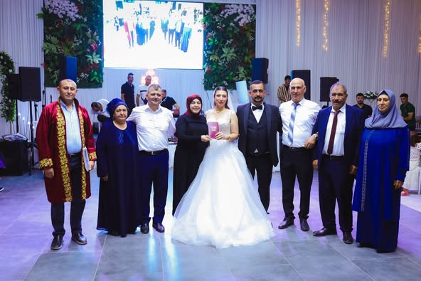 Emirdağ Belediye Başkanı Koyuncu, Mesai Arkadaşının Nikah Şahitliğini Yaptı Emirdağ Belediye Başkanı Koyuncu, Mesai Arkadaşının Nikah Şahitliğini Yaptı