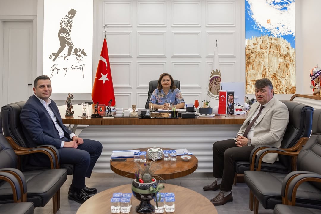 Burcu Köksal, Şoförler ve Otomobilciler Esnaf Odası Başkanı ile Görüşüldü Burcu Köksal, Şoförler ve Otomobilciler Esnaf Odası Başkanı ile Görüşüldü