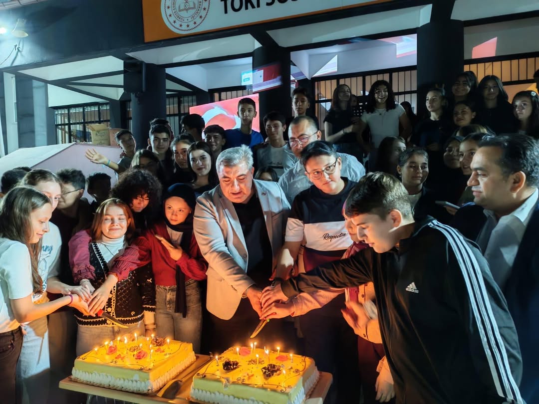 Afyonkarahisar'da Pansiyon Öğrencilerine Hoş Geldiniz Sürprizi Afyonkarahisar'da Pansiyon Öğrencilerine Hoş Geldiniz Sürprizi