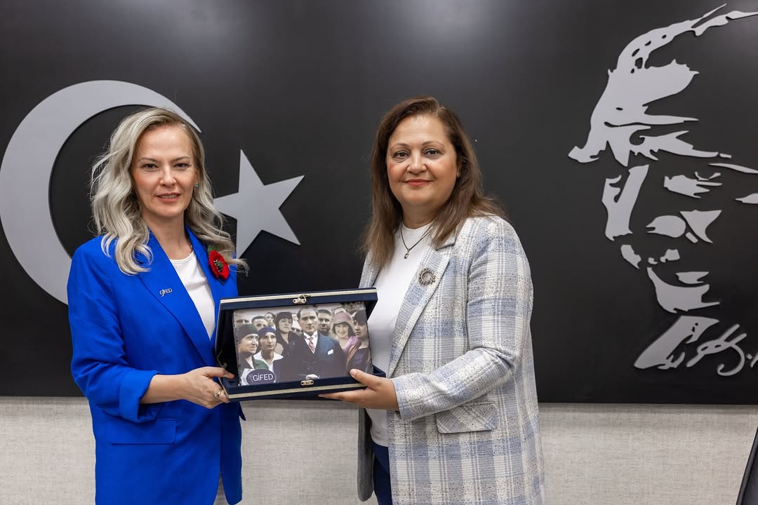 Afyonkarahisar'da Girişimci İş Kadınları Federasyonu Heyeti Derneklerle İstişare Toplantısı Düzenledi Afyonkarahisar'da Girişimci İş Kadınları Federasyonu Heyeti Derneklerle İstişare Toplantısı Düzenledi