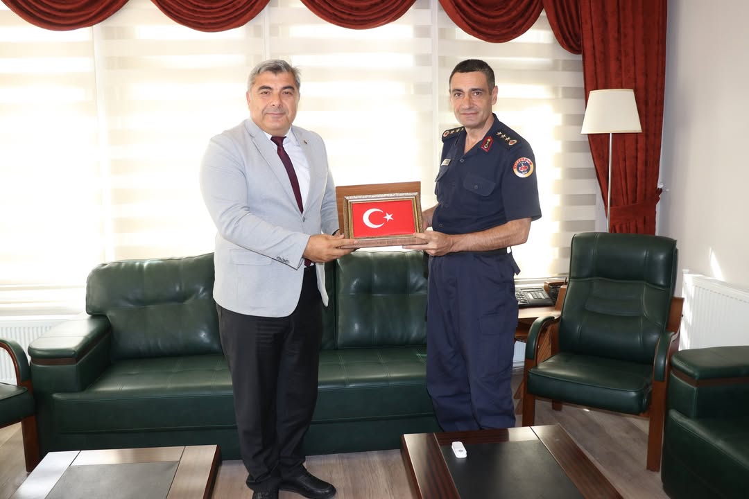 Afyonkarahisar İl Milli Eğitim Müdürü Jandarma Komutanlığını Ziyaret Etti Afyonkarahisar İl Milli Eğitim Müdürü Jandarma Komutanlığını Ziyaret Etti